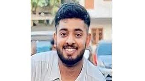 തടി ലോറിക്ക് പിന്നിൽ ബൈക്കിടിച്ചു; യുവാവിന് ദാരുണാന്ത്യം