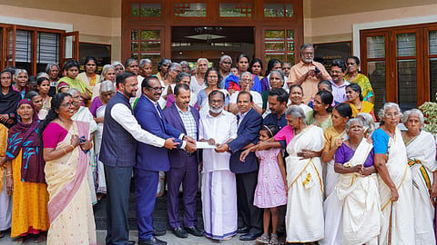 ഗാന്ധിഭവനിലേക്ക് റംസാന്‍ സമ്മാനമായി എം.എ.  യൂസഫലിയുടെ ഒരു കോടി