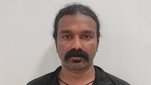 അഭിഭാഷകനെ മർദ്ദിച്ച് സ്വർണ്ണമാലയും മൊബൈൽ ഫോണും കവർന്നു: ഒരാൾ അറസ്റ്റിൽ