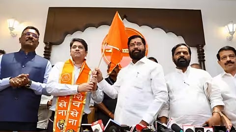 ഉദ്ധവിന് വീണ്ടും തിരിച്ചടി; ഏറ്റവും വിശ്വസ്തന്‍റെ മകൻ ഷിൻഡെ ഗ്രൂപ്പിൽ