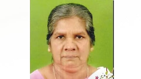 കരിയിലയിൽ നിന്നും തീ പടർന്നു പിടിച്ചു, കണ്ണൂരിൽ വീട്ടമ്മക്ക് ദാരുണാന്ത്യം