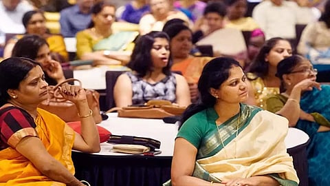 വനിതാ ദിനം; വനിതാ ജീവനക്കാർക്ക് അവധി പ്രഖ്യാപിച്ച് തെലങ്കാന സർക്കാർ