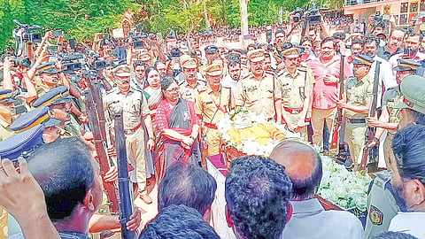 നി​റ​ചി​രി​യു​ടെ നാ​യ​ക​ൻ 
നി​ത്യ​ത​യി​ൽ 