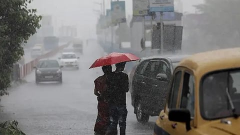 ശക്തമായ കാറ്റിനും ഇടിമിന്നലോടു കൂടിയ മഴയ്ക്കും സാധ്യത; സംസ്ഥാനത്തെ 2 ജില്ലകളിൽ ഇന്ന് യെല്ലൊ അലർട്ട് 