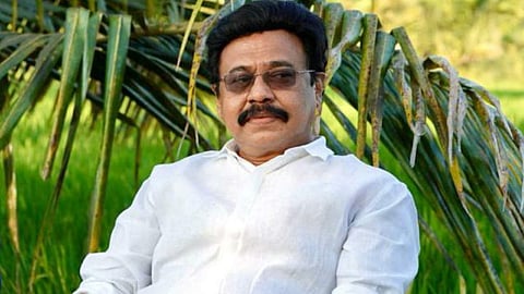 'കാശു മേടിച്ചിട്ട് കൊഞ്ഞനം കുത്തിക്കാണിക്കുന്ന അഭിനേതാക്കളെ വരച്ച വരയിൽ നിർത്തണം'; വിനയൻ
