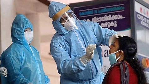 തുടർച്ചയായ നാലാം ദിവസവും കുതിച്ചുയർന്ന് കൊവിഡ് കേസുകൾ