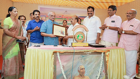 എഴുത്തുകാർക്കും സാഹിത്യകാരന്മാർക്കും പറ്റിയ ഏറ്റവും നല്ല സ്ഥലം കേരളം: എം.മുകുന്ദൻ  