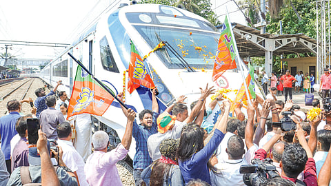 വ​ന്ദേ​ഭാ​ര​ത് : സ​മ​യം, വേ​ഗം 
ട്ര​യ​ൽ റ​ണ്ണി​നു ശേ​ഷം 