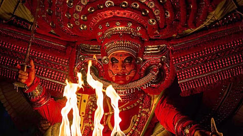 14 വയസുകാരന്‍ അഗ്നി കോലം അവതരിപ്പിച്ച സംഭവം; ബാലാവകാശ കമ്മിഷന്‍ കേസെടുത്തു
