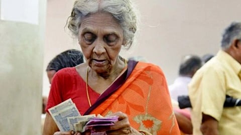 ഇനിമുതൽ പെൻഷൻ തുക ഒന്നിച്ച് കിട്ടില്ല; സംസ്ഥാനവും കേന്ദ്രവും വെവ്വേറെ നല്‍കും; പരിഷ്ക്കാരം ഈ മാസം മുതൽ