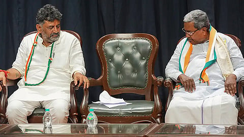 തിരശ്ശീല വീഴാതെ കർ'നാടകം'