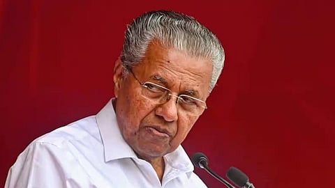 പട്ടാമ്പിയിൽ മുഖ്യമന്ത്രിക്കു നേരെ കരിങ്കൊടി കാണിച്ച് യൂത്ത് കോൺഗ്രസ് പ്രവർത്തകർ