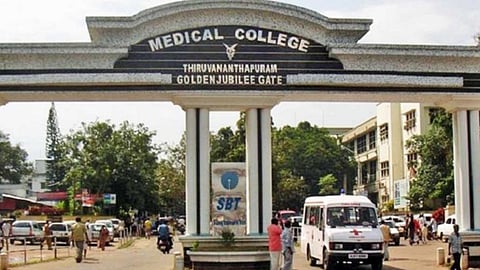 തിരുവനന്തപുരം മെഡിക്കൽ കോളെജിൽ വീണ്ടും ആത്മഹത്യ; യുവാവ് തൂങ്ങി മരിച്ച നിലയിൽ