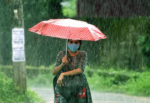 heavy rain at kerala yellow alert at kannur