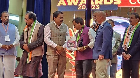 ഫിലിപ്പ് ചാമത്തിലിനു പുരസ്കാരം സമ്മാനിച്ചു