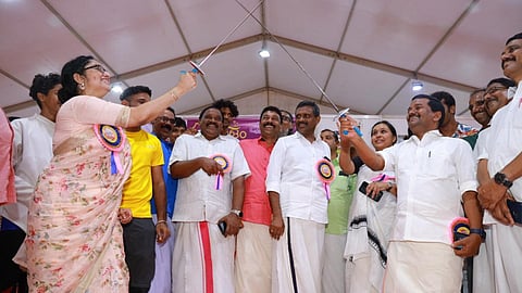 ആവേശ കാഴ്ചയായി എംഎല്‍എയുടെയും കളക്ടറുടെയും ഫെന്‍സിംഗ് മത്സരം