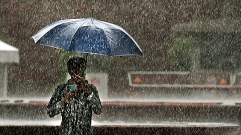 സംസ്ഥാനത്ത് അടുത്ത 5 ദിവസത്തേക്ക് ശക്തമായ മഴയ്ക്ക് സാധ്യത; മുന്നറിയിപ്പ്