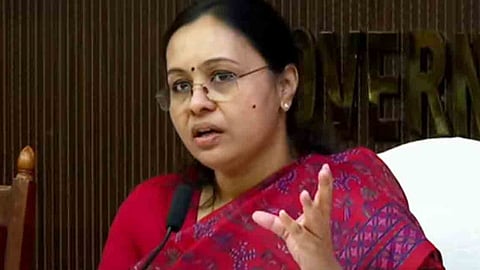 വീട്ടുനമ്പറിനായി വർഷങ്ങളോളം പഞ്ചായത്ത് കയറിയിറങ്ങി കടപ്ര സ്വദേശി;
ഉദ്യോഗസ്ഥർക്ക്  മന്ത്രിയുടെ താക്കീത് 