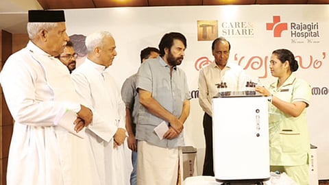 കിടപ്പ് രോഗികൾക്ക് ആ'ശ്വാസം': മമ്മൂട്ടിയുടെ വക ഓക്സിജൻ കോൺസൻട്രേറ്ററുകൾ