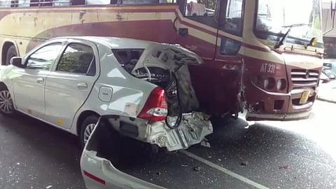 പത്തടിപ്പാലത്ത് വാഹനാപകടം: 3 പേർക്ക് പരിക്ക്