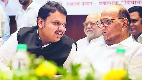 പാലം വലിച്ചത് പവാറെന്ന് ഫഡ്‌നാവിസ്, ഗൂഗ്ലി ആയിരുന്നെന്ന് പവാർ