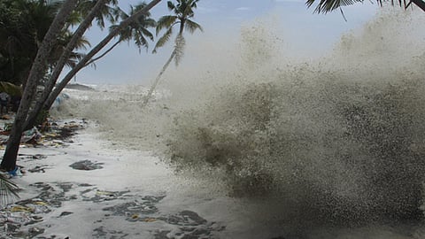 ബിപോർജോയ് ഗുജറാത്ത് തീരത്തേക്ക്; കേരളത്തിൽ 5 ദിവസം ഇടിമിന്നലോടുകൂടിയ മഴയ്‌ക്കു സാധ്യത