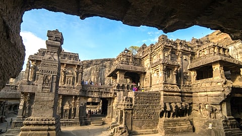 സ​ർ​ക്കാ​ർ സം​രം​ഭ​ങ്ങ​ളും സാം​സ്കാ​രി​ക ന​വോ​ത്ഥാ​ന​വും 