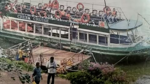 ഫിറ്റ്നസ് സർട്ടിഫിക്കറ്റ് ഹാജരാക്കാൻ ഉത്തരവ്; മാട്ടുപ്പെട്ടിയിൽ ബോട്ട് സർവ്വീസുകൾ നിർത്തി