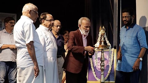 ല​ണ്ട​ന്‍ റോ​ക് സ്കൂ​ളി​ന്‍റെ കേ​ര​ള ശാ​ഖ​യി​ല്‍ ക്ലാ​സു​ക​ളു​ടെ ഉ​ദ്ഘാ​ട​നം സം​ഗീ​ത സം​വി​ധാ​യ​ക​ന്‍ ജെ​റി അ​മ​ല്‍ദേ​വ് ഉ​ദ്ഘാ​ട​നം ചെ​യ്യു​ന്നു.