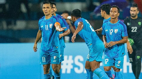 സാഫ് ഫുട്‌ബോള്‍:  നാലടിച്ച് ഇന്ത്യ തുടങ്ങി, ആദ്യ പോരാട്ടത്തിൽ പാക്കിസ്ഥാനെ തകർത്തു; ഛേത്രിക്ക് ഹാട്രിക്