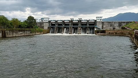 നീരൊഴുക്ക് ശക്തം,  മലങ്കര ഡാമിന്‍റെ ഷട്ടറുകൾ തുറന്നു; ജാഗ്രതാ നിർദേശം