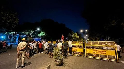 ജെഎൻയു ക്യാംപസിൽ വിദ്യാർഥിനികളെ തട്ടിക്കൊണ്ടു പോകാൻ ശ്രമം