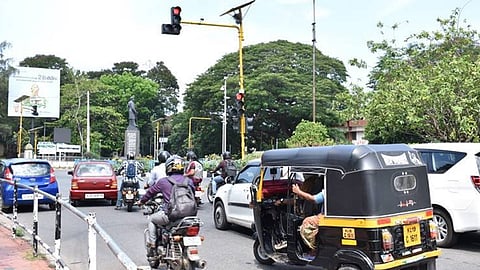 വാ​​​ഹ​​​ന​​​ങ്ങ​​​ളു​​​ടെ പു​​​തു​​​ക്കി​​​യ വേ​​​ഗ​​​പ​​​രി​​​ധി ഇ​​​ന്ന് മു​​​ത​​​ല്‍ 