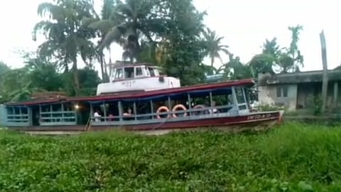 പോള മാറി: കോട്ടയം- ആലപ്പുഴ ബോട്ട് സർവീസിന് ശാപമോക്ഷം
