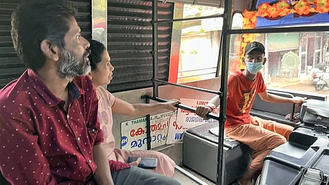 കാവൽ മാലാഖമാരേ കണ്ണടയ്ക്കരുതേ