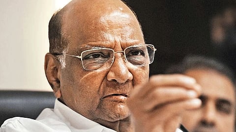 പവാറിന്‍റെ ഗൂഗ്ലി; ഫഡ്‌നാവിസിന്‍റെ കാരം ബോൾ