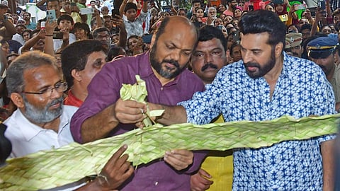 കാർഷികോത്സവം മന്ത്രി പി. രാജീവിന്‍റെ സാന്നിധ്യത്തിൽ നടൻ മമ്മൂട്ടി ഉദ്ഘാടനം ചെയ്യുന്നു.