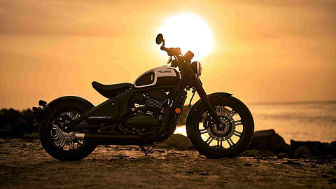 Jawa 42 Bobber Black Mirror