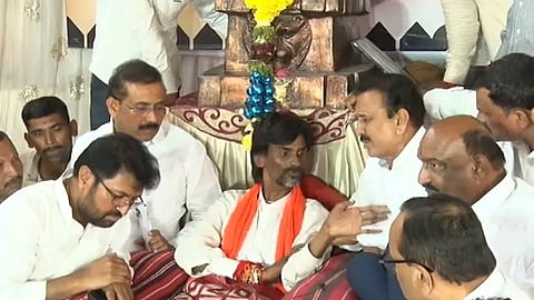 മറാഠാ സംവരണം: നിരാഹാര സമരത്തിലിരുന്ന  മനോജ് ജരാംഗെ പാട്ടീലിന് നിർജലീകരണം