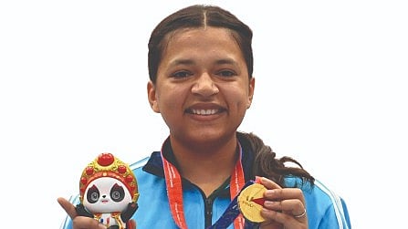 ലോക റെക്കോഡ് സ്ഥാപിച്ച സി​ഫ്റ്റ് കൗ​ര്‍ സം​ര.