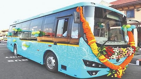 Metro feeder bus