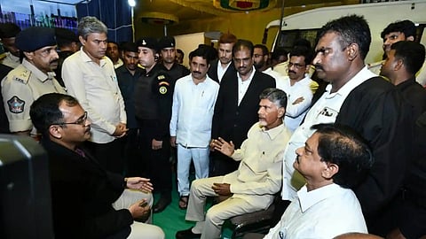 ചന്ദ്രബാബു നായിഡു അന്വേഷണ സംഘത്തിനൊപ്പം