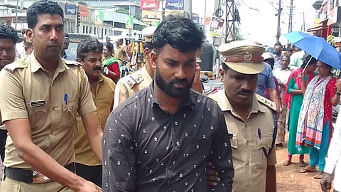 തെളിവെടുപ്പിന് എത്തിച്ച പ്രതി റാഷിദ് 