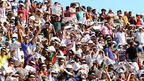 Representative image for a crowd.