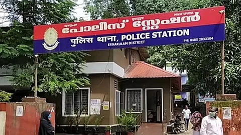 മൂവാറ്റുപുഴയിലെ ഇരട്ടക്കൊലപാതകം; പ്രതി കേരളം വിട്ടെന്ന് സൂചന