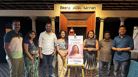 ഔദ്യോഗിക ലോഗോ പ്രകാശനത്തിനു ശേഷം ശീമാട്ടി സിഇഒ ബീന കണ്ണനും മകൻ വിഷ്ണു റെഡ്ഡിയും നടി ദീപ്തി സതിയോടൊപ്പം.