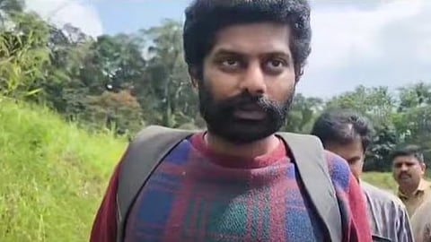 ഇടുക്കി വന്യജീവി സങ്കേതത്തിൽ കുടുങ്ങിയ യുവാവിനെ രക്ഷിച്ചു; അന്വേഷണം