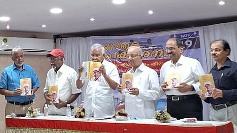 പുസ്തകം പ്രകാശനം ചെയ്തതിനു ശേഷം