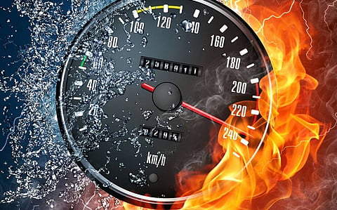 അ​മി​ത വേ​ഗം പ്ര​ധാ​ന വി​ല്ല​ൻ, ‌ഹെ​ൽ​മ​റ്റി​ൽ വി​ട്ടു​വീ​ഴ്ച​യ​രു​ത്| മുഖപ്രസംഗം