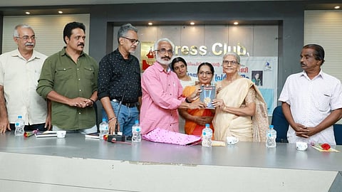 സിംപിൾ ചന്ദ്രന്‍റെ 'ഇമോജി' പ്രകാശിതമായി